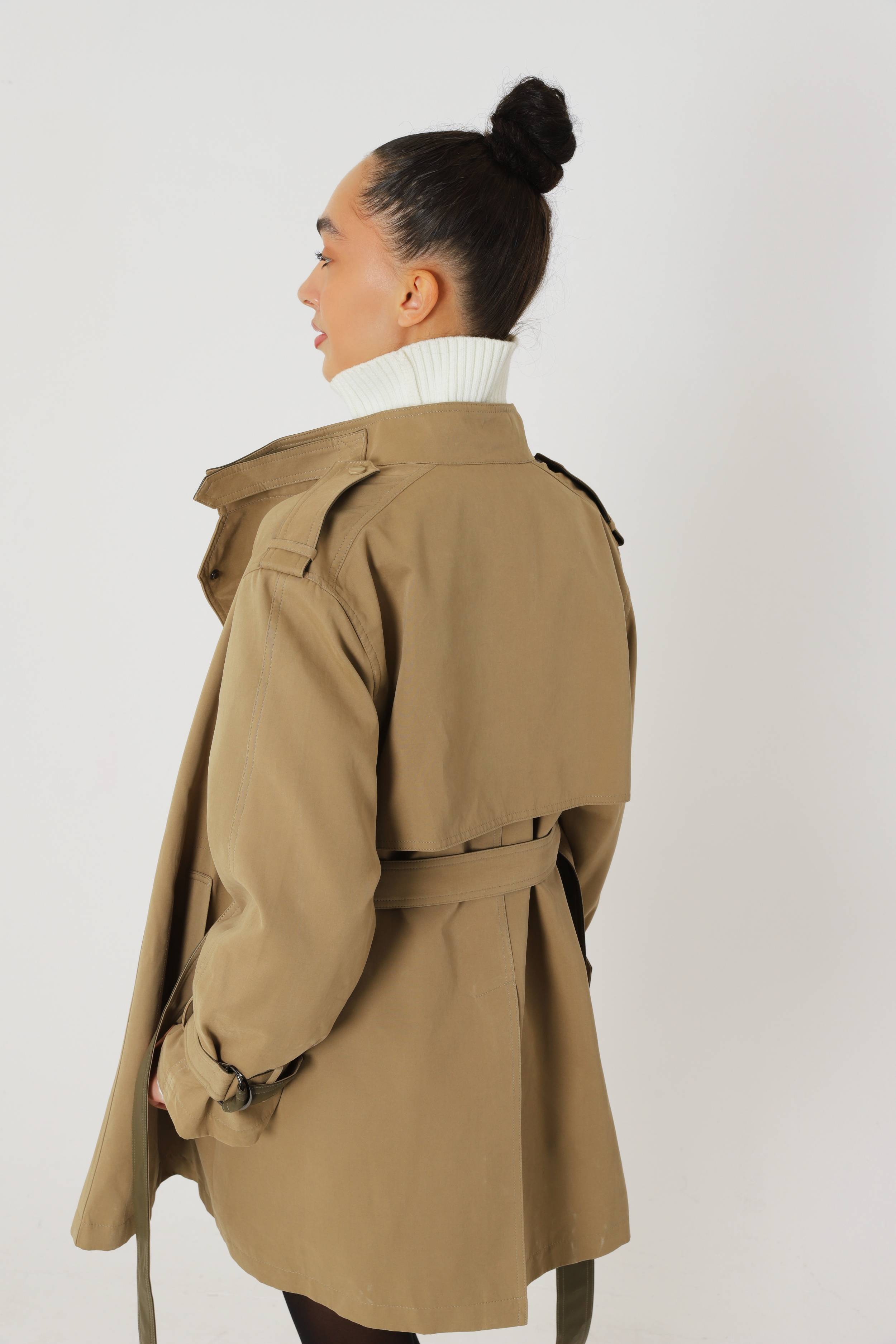Trench coat with belt
