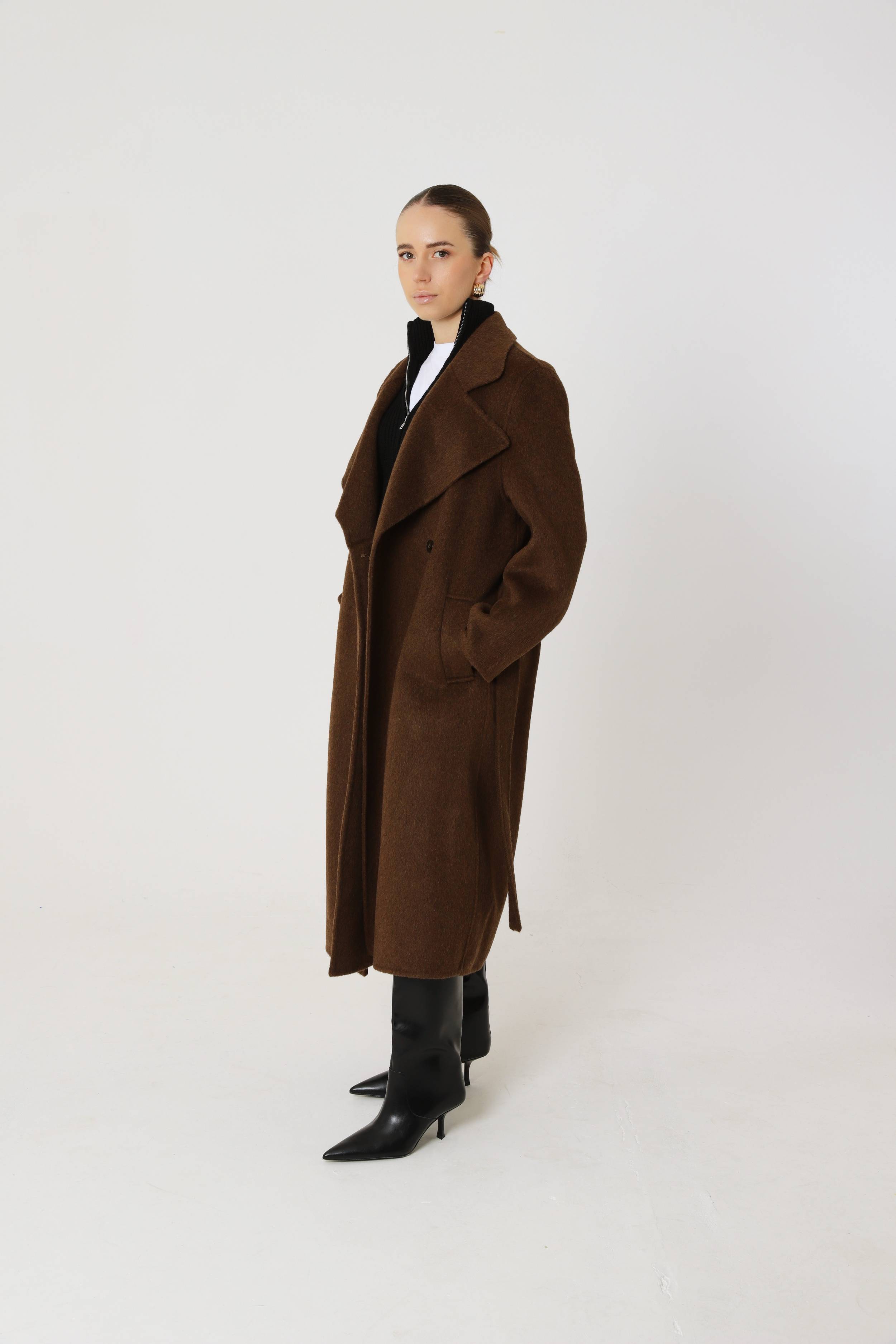 Manteau couleur chocolat 70 % laine avec écharpe