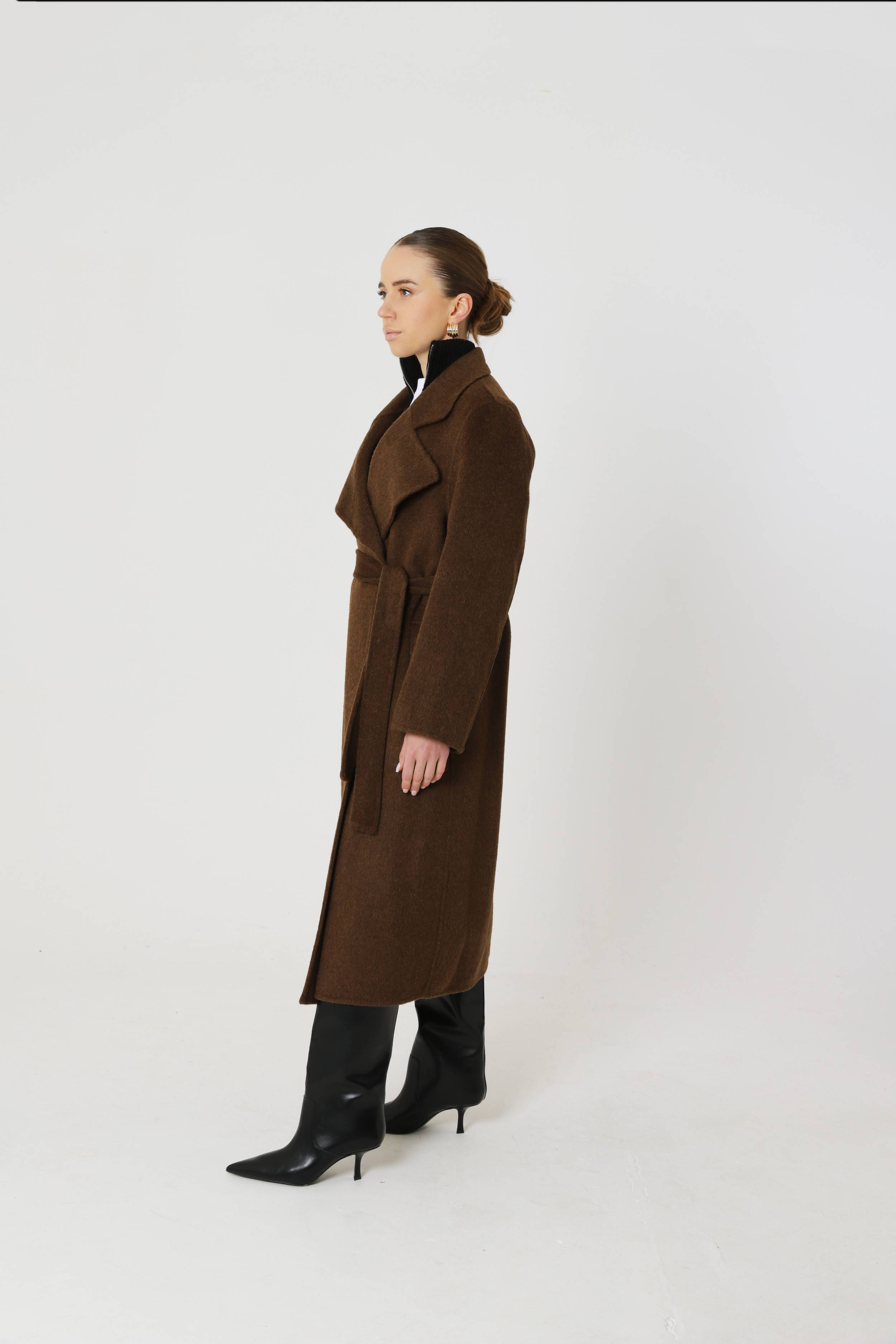 Manteau couleur chocolat 70 % laine avec écharpe