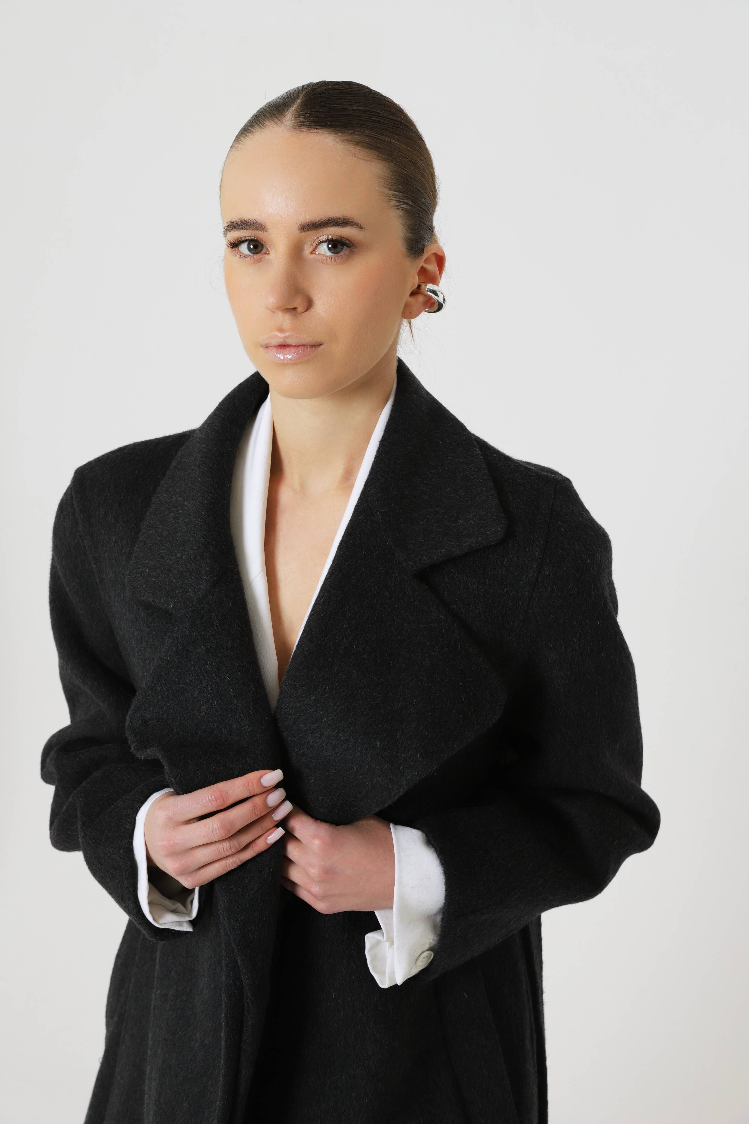 Gray Manhattan with scarf